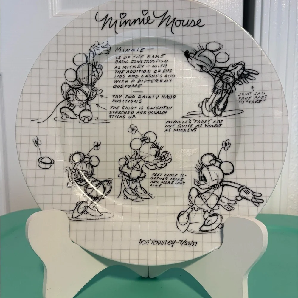 2 Minnie Mouse Decorative Plates